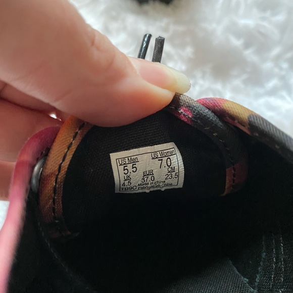 VANS Ombre Floral Black/ Black Womens Sz 7 - Picture 8 of 8